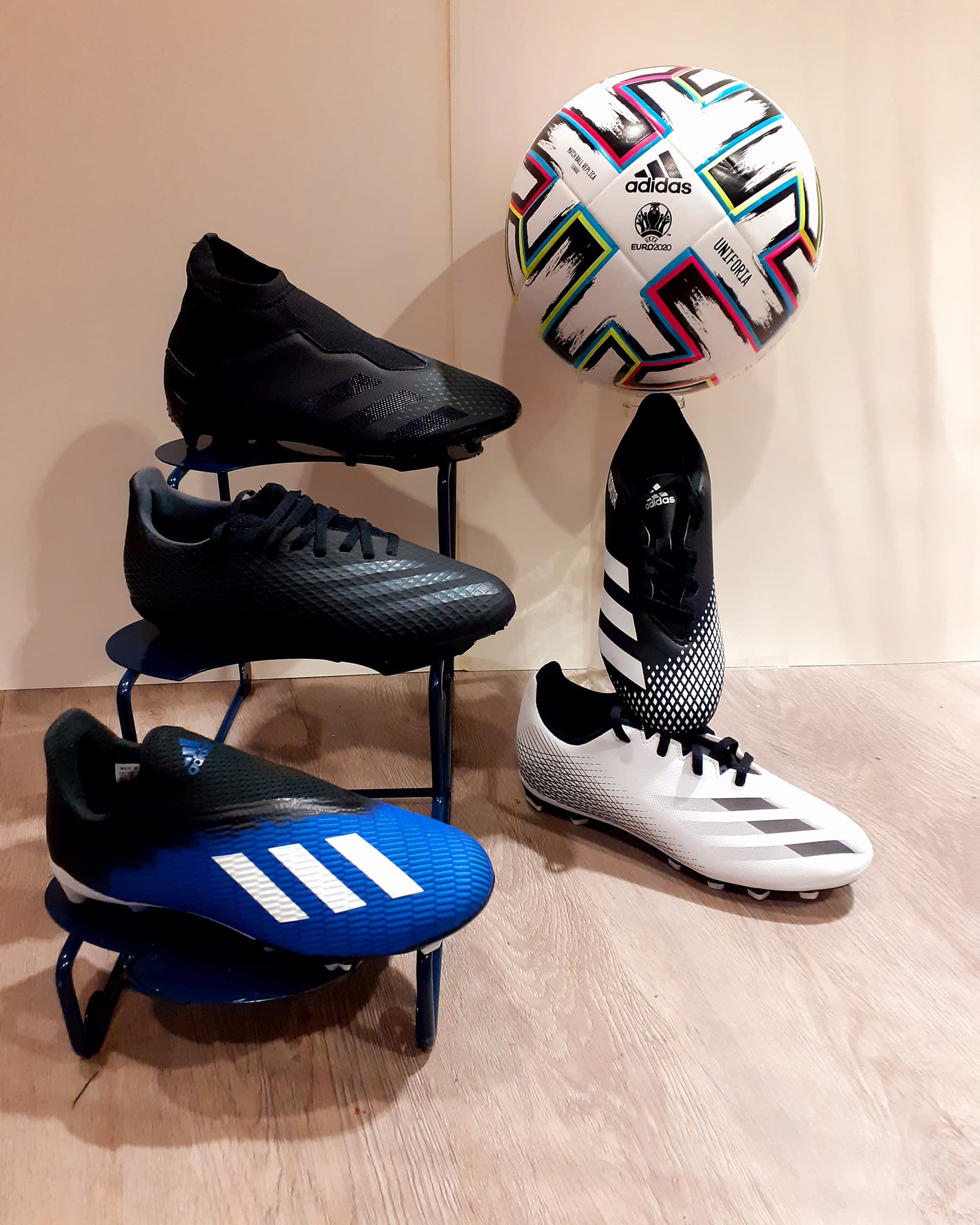 Vijftig Weinig gesponsord Adidas Voetbalschoenen voor de kids! Zijn de kinderen toe aan nieuwe  voetbalsc... - Sport- en Speelgoedhuis De Jager